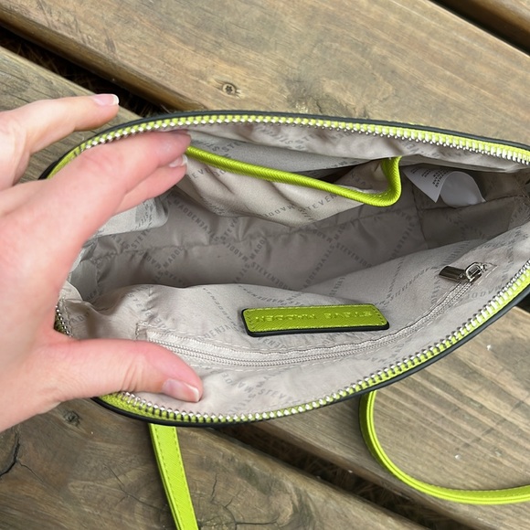 💚💚 Steve Madden lime green crossbody bag nearly excellent condition - Picture 7 of 11